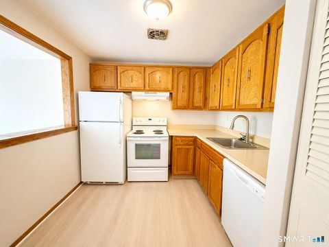 Photo of 200 Laura Lane #B9, Rocky Hill, CT 06067 (MLS # 24169802)