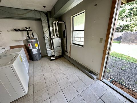 Tiny photo for 15 Crest Street #B13, West Haven, CT 06516 (MLS # 24167309)