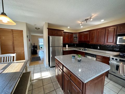 Photo of 15 Crest Street #B13, West Haven, CT 06516 (MLS # 24167309)