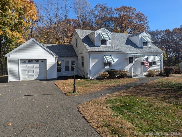 Pine Street, Derby, Connecticut - 2 Bedrooms  
1 Bathrooms  
5 Rooms - 