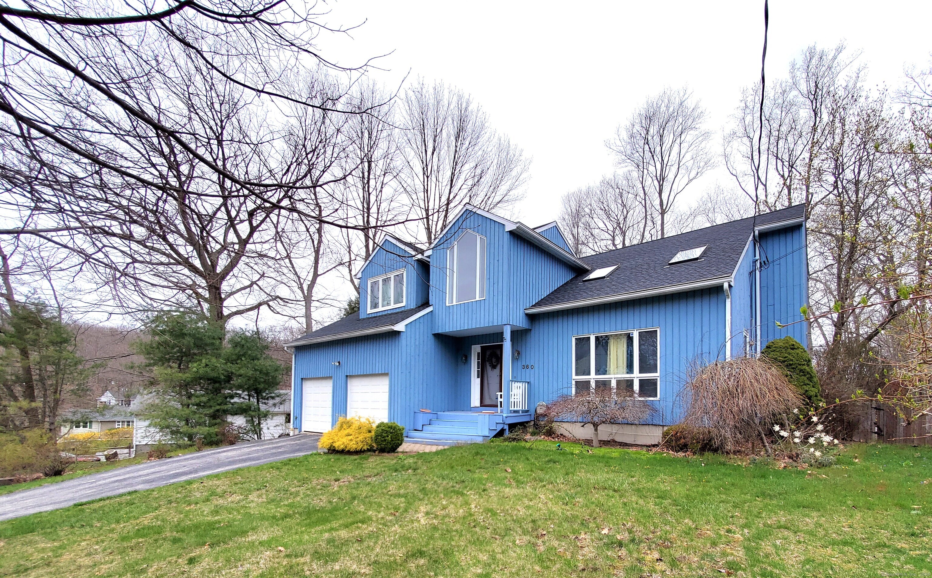 Stevenson Road, New Haven, Connecticut - 4 Bedrooms  
3 Bathrooms  
8 Rooms - 