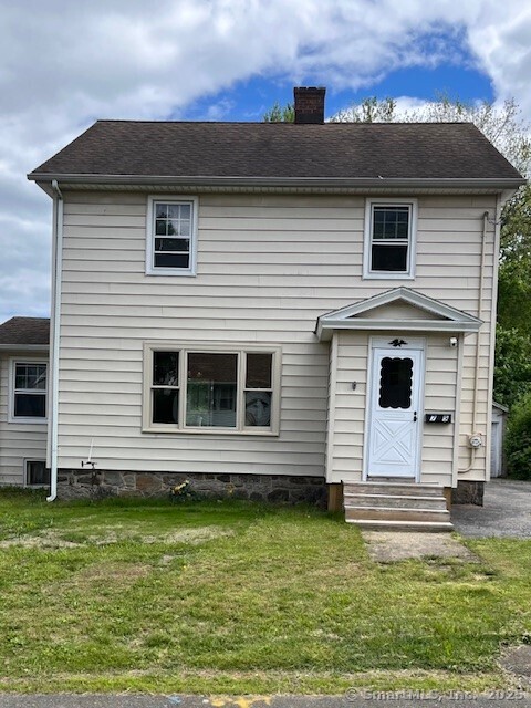 Van Street, Stratford, Connecticut - 2 Bedrooms  
2 Bathrooms  
7 Rooms - 