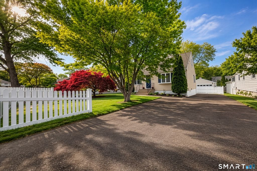 Photo of 1710 Stratfield Road, Fairfield, CT 06825 (MLS # 24173965)