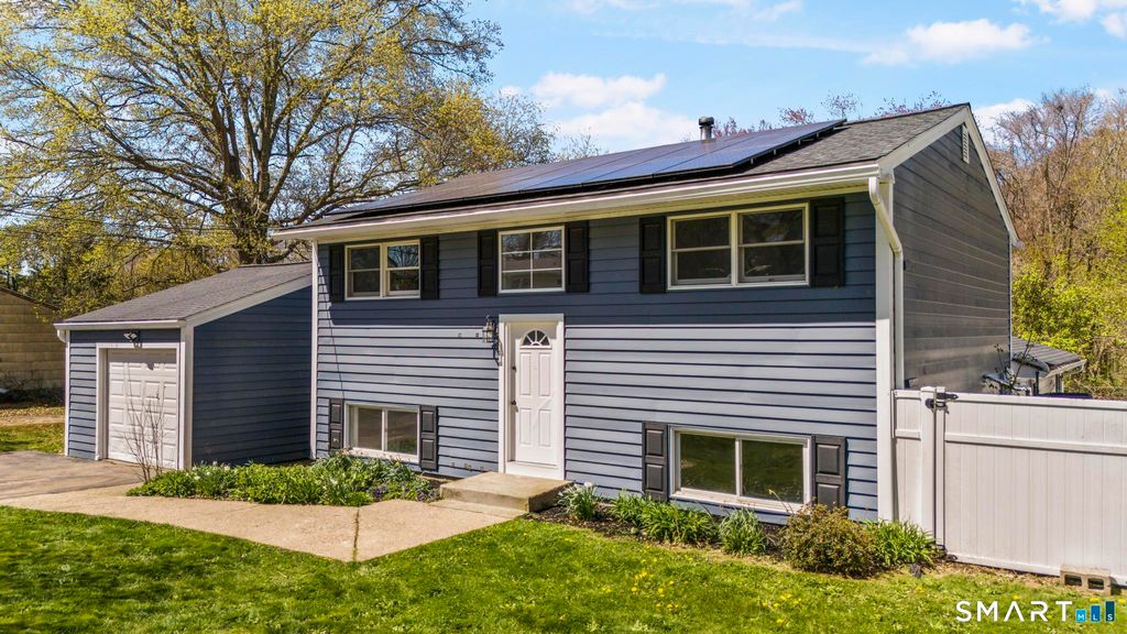Photo of 12 Garden Court, Groton, CT 06355 (MLS # 24170553)