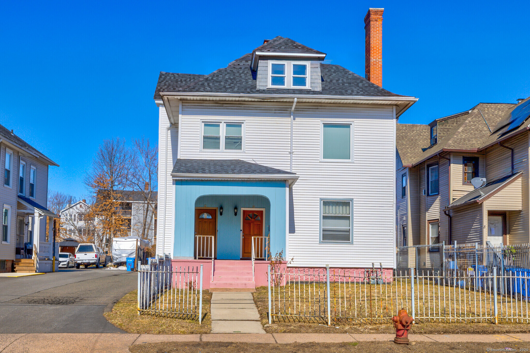 Brown Street, Hartford, Connecticut - 2 Bedrooms  
1 Bathrooms  
5 Rooms - 