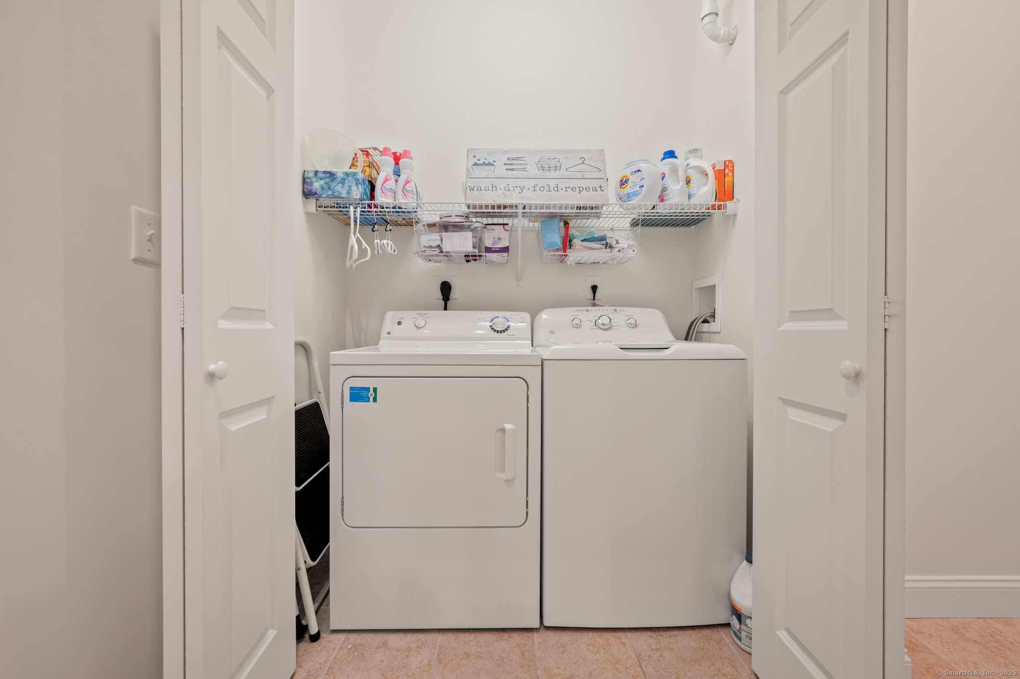 Colchester, Connecticut 06415, United States, 2 Bedrooms Bedrooms, ,2 BathroomsBathrooms,Residential,Pending,208598