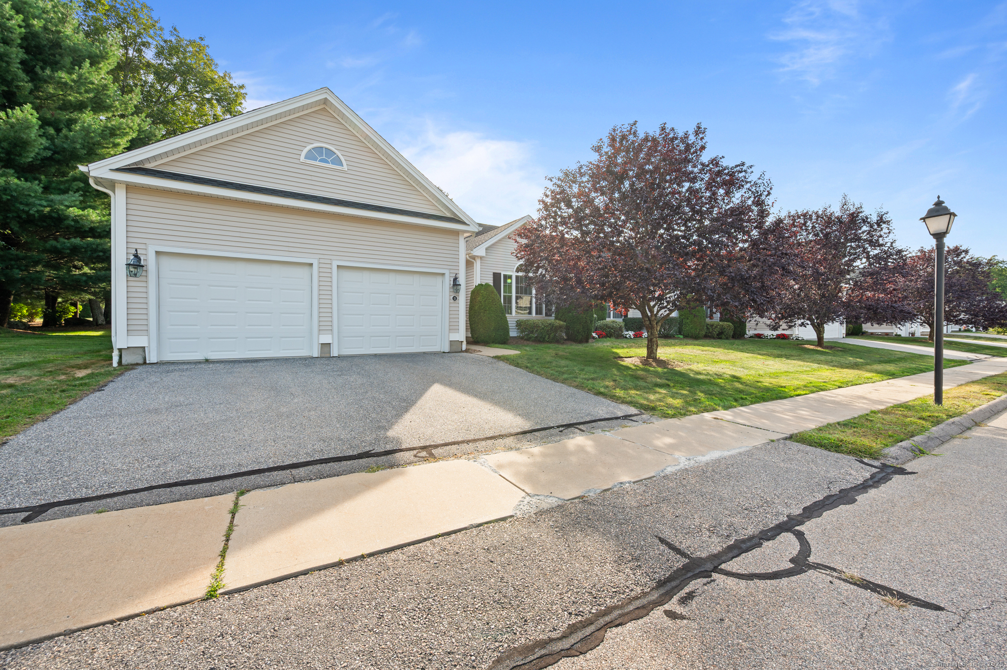 Colchester, Connecticut 06415, United States, 2 Bedrooms Bedrooms, ,2 BathroomsBathrooms,Residential,Pending,208598