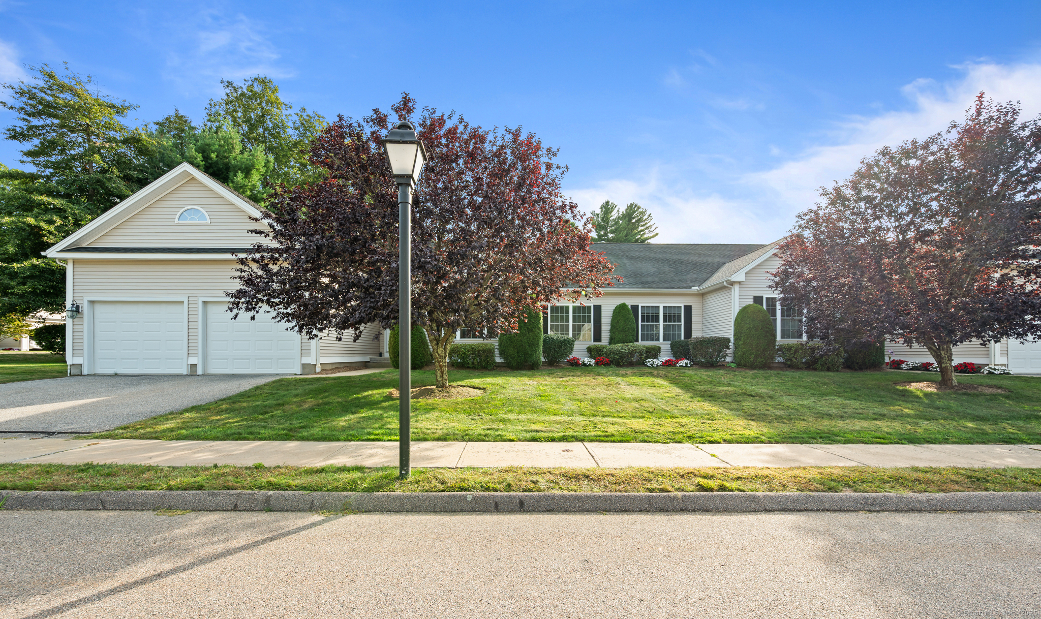 Colchester, Connecticut 06415, United States, 2 Bedrooms Bedrooms, ,2 BathroomsBathrooms,Residential,Pending,208598