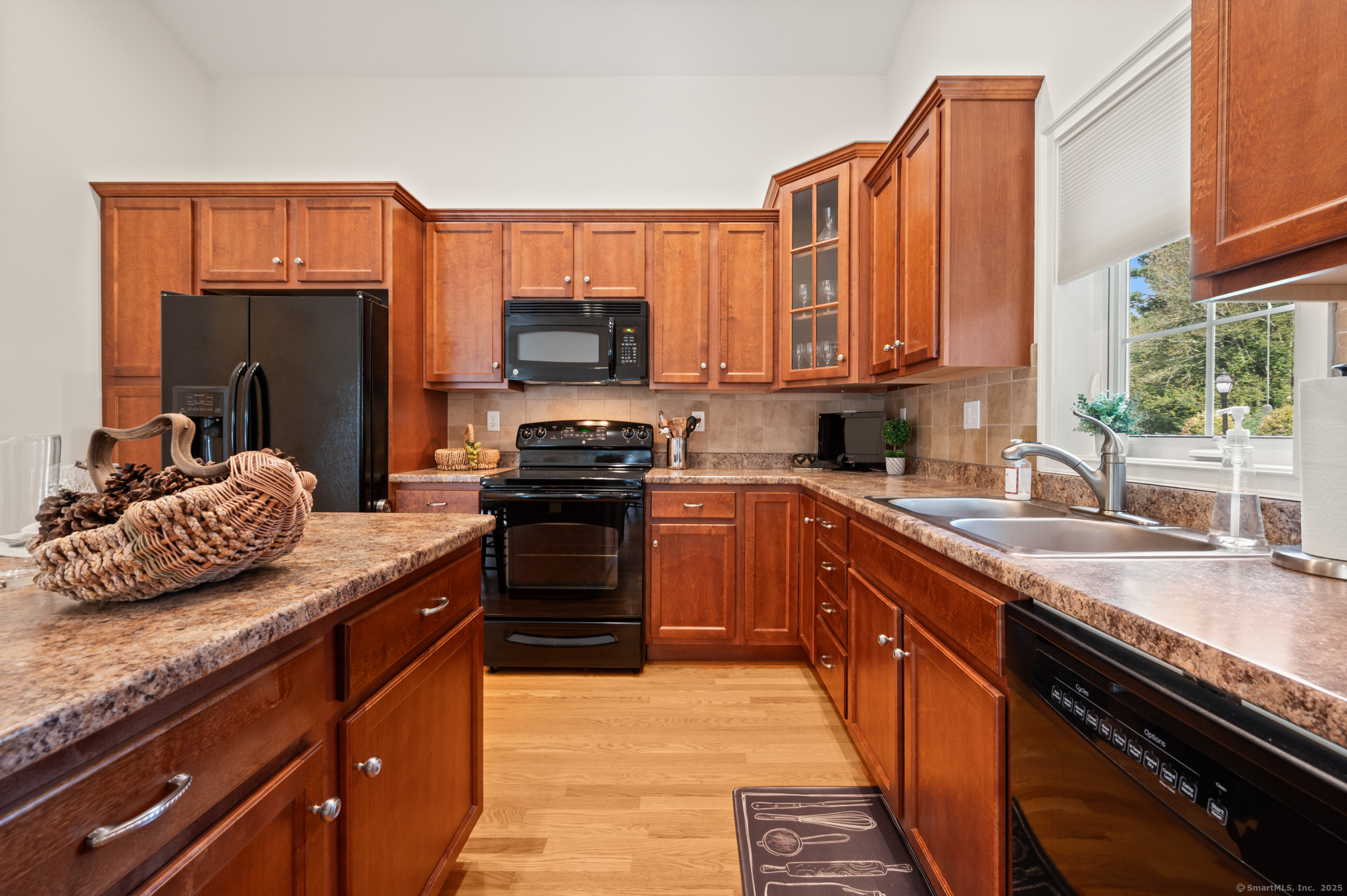 Colchester, Connecticut 06415, United States, 2 Bedrooms Bedrooms, ,2 BathroomsBathrooms,Residential,Pending,208598