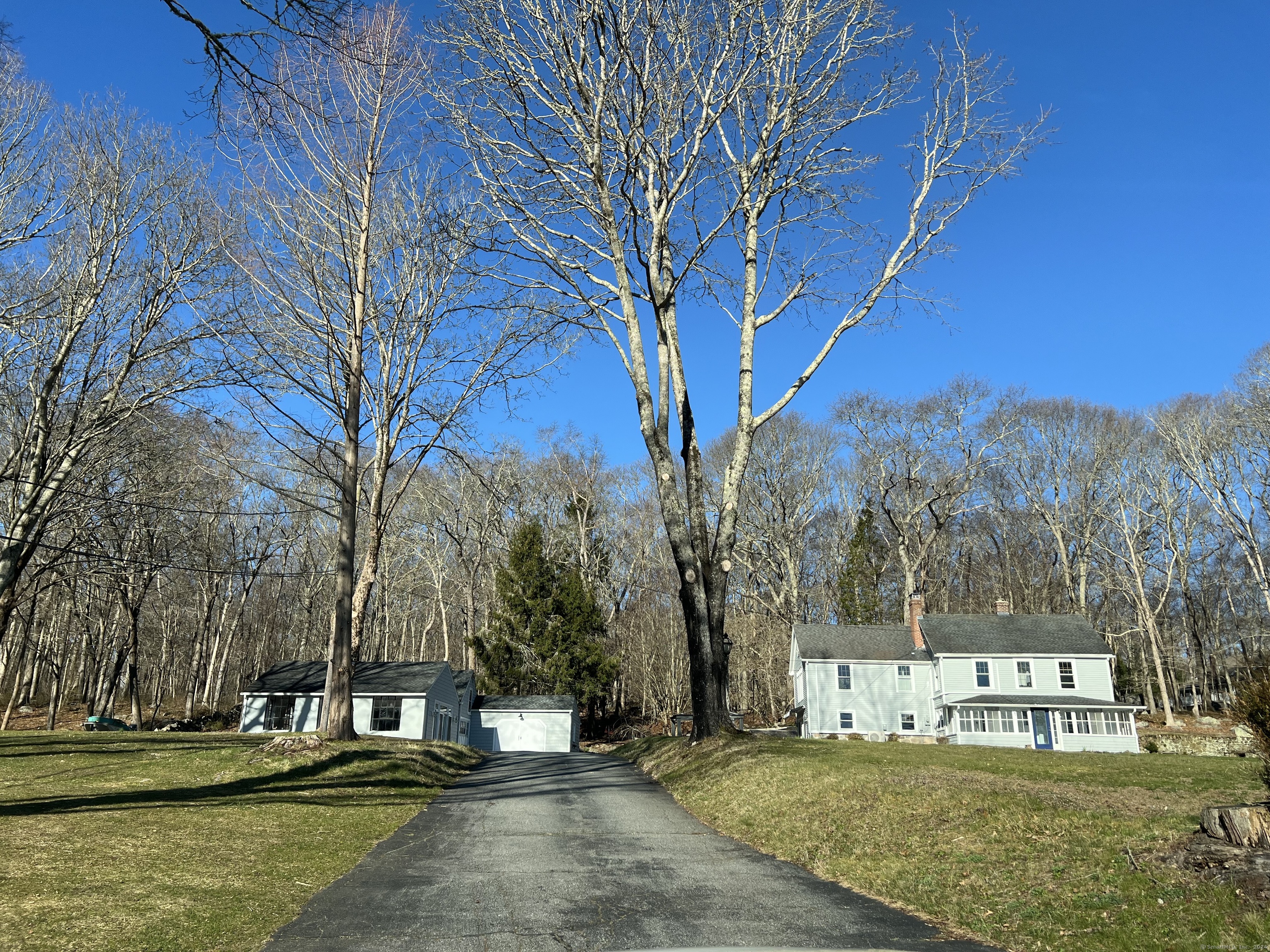 99 Cove Road, Stonington, Connecticut - 3 Bedrooms  
3 Bathrooms  
6 Rooms - 