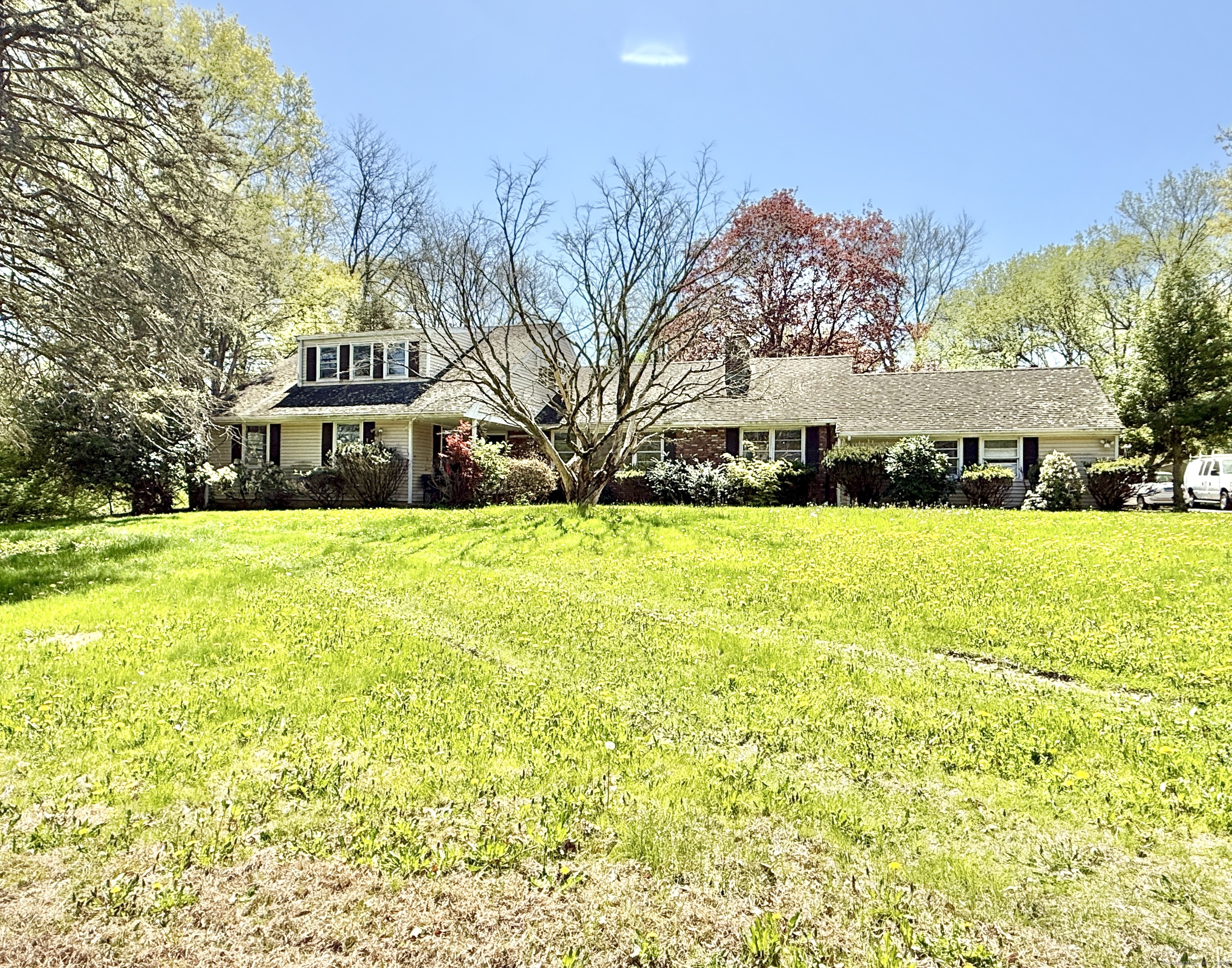 Property for Sale at Barclay Drive, Stamford, Connecticut - Bedrooms: 4 
Bathrooms: 3 
Rooms: 8  - $1,250,000