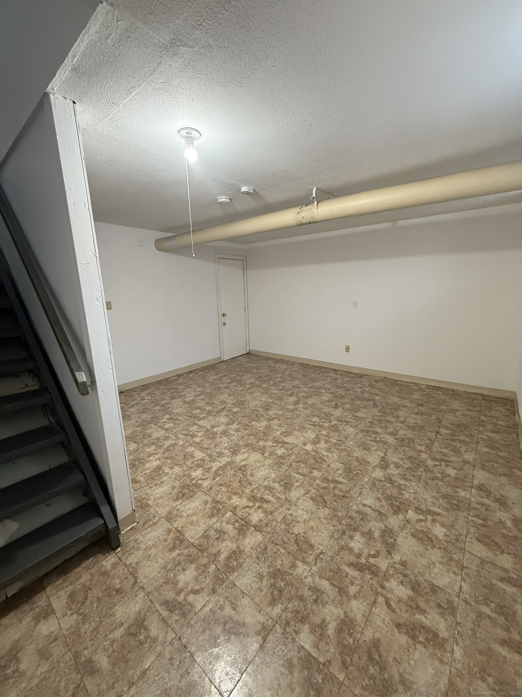 Manchester, Connecticut 06040, United States, 2 Bedrooms Bedrooms, ,2 BathroomsBathrooms,Residential,Pending,15935