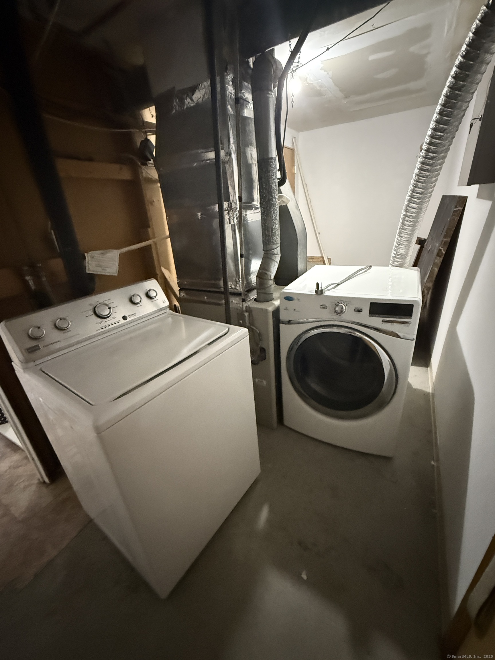 Manchester, Connecticut 06040, United States, 2 Bedrooms Bedrooms, ,2 BathroomsBathrooms,Residential,Pending,15935