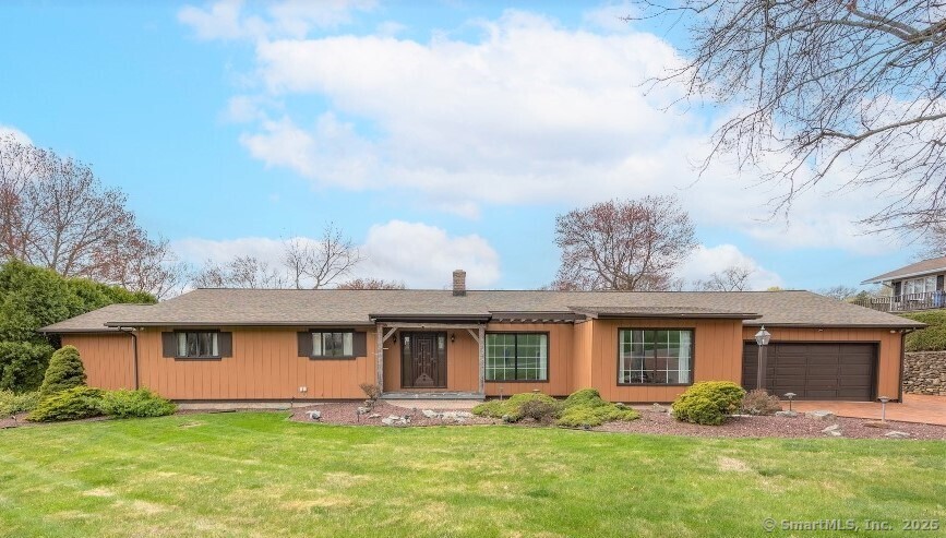 Property for Sale at Arline Drive, Waterbury, Connecticut - Bedrooms: 3 
Bathrooms: 3 
Rooms: 9  - $549,900