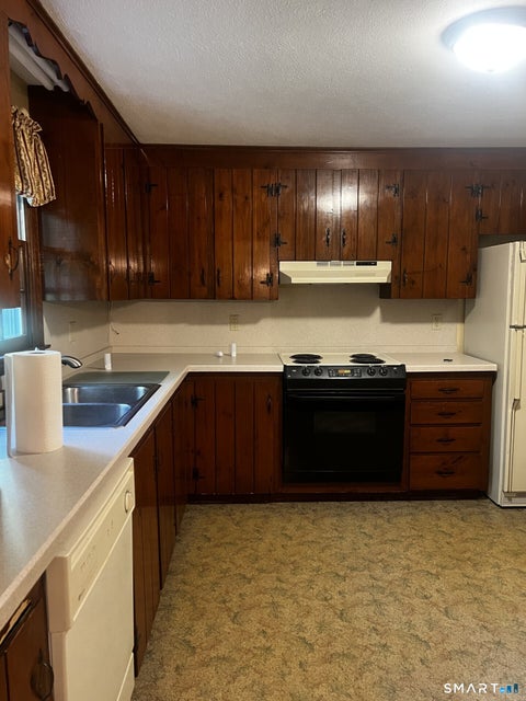 Tiny photo for 206 W Lake Avenue, Guilford, CT 06437 (MLS # 24208371)