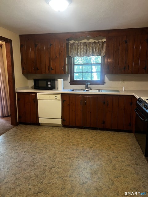 Tiny photo for 206 W Lake Avenue, Guilford, CT 06437 (MLS # 24208371)
