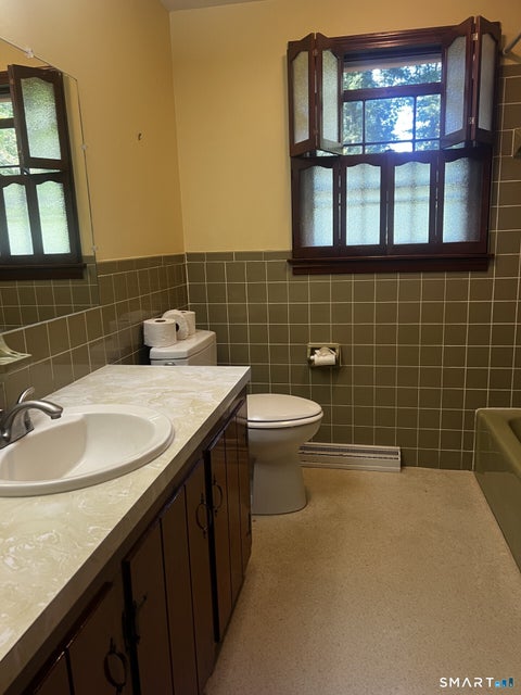 Tiny photo for 206 W Lake Avenue, Guilford, CT 06437 (MLS # 24208371)