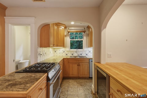 Tiny photo for 130 Marvelwood Drive, New Haven, CT 06515 (MLS # 24181164)