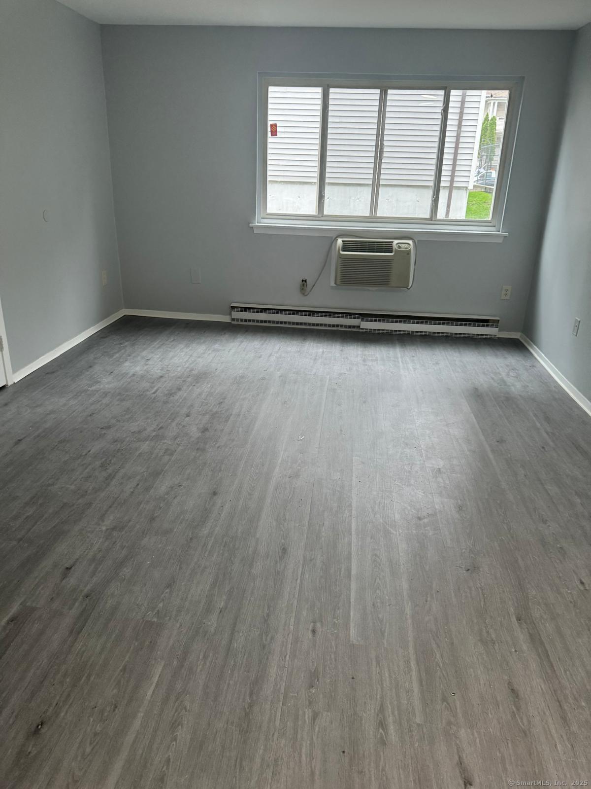 Rental Property at Saint Stephen Street A3, Bridgeport, Connecticut - Bathrooms: 1 
Rooms: 2  - $1,350 MO.