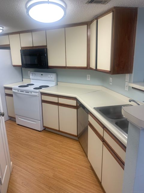 Tiny photo for 11 Carriage Crossing Lane #11, Middletown, CT 06457 (MLS # 24133396)