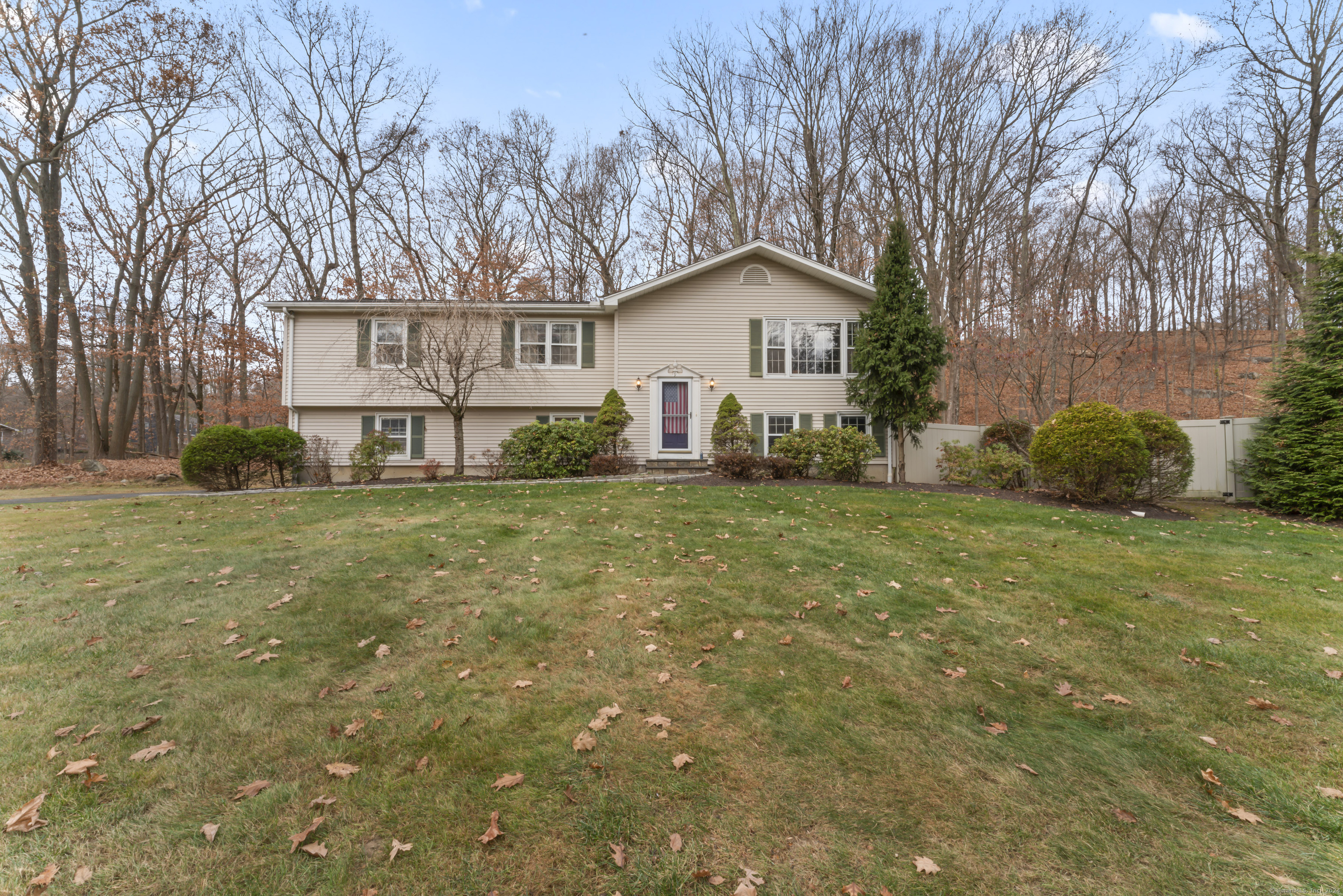 9 Judith Drive, Danbury, Connecticut - 3 Bedrooms  
3 Bathrooms  
8 Rooms - 