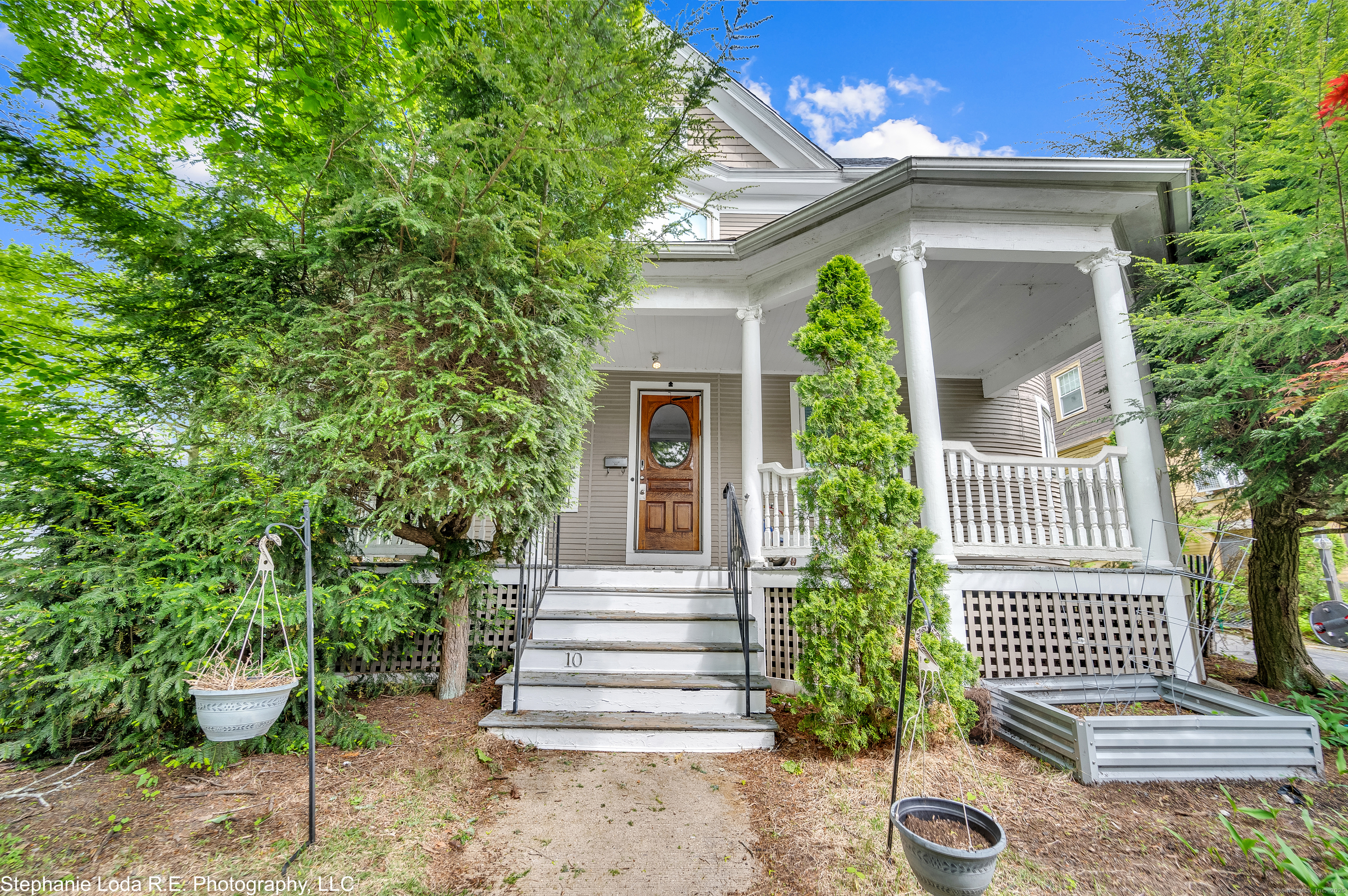 Property for Sale at Fiske Street, Waterbury, Connecticut - Bedrooms: 4 
Bathrooms: 2 
Rooms: 7  - $397,000