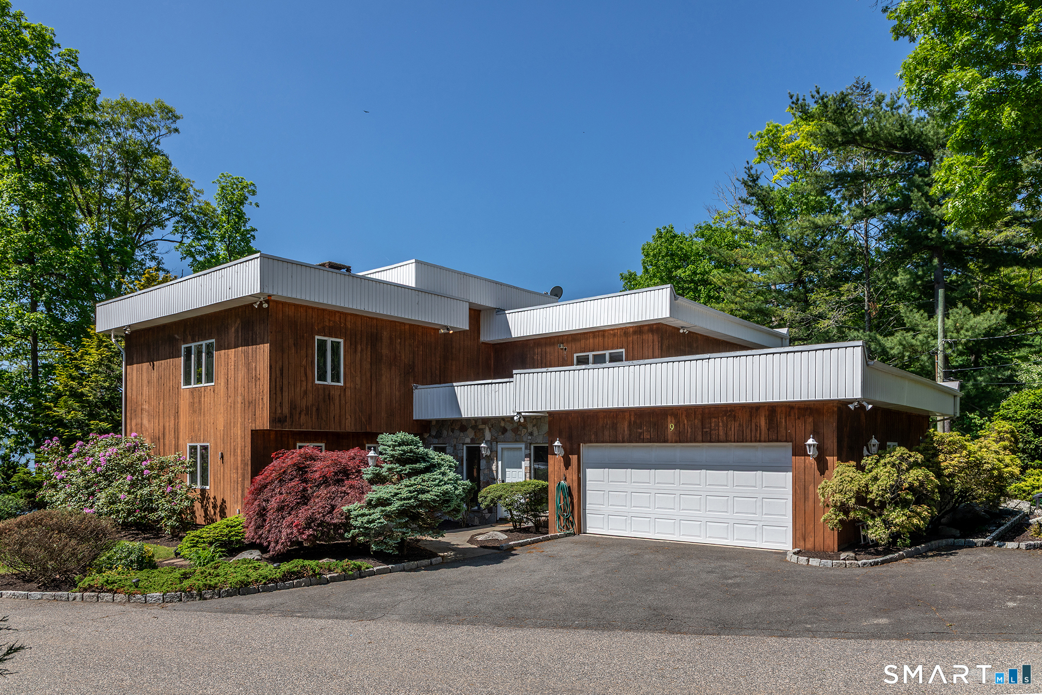 9 Oak Point Club