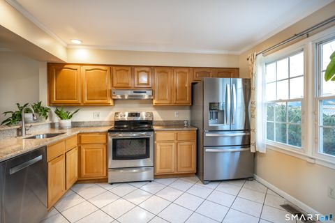 Tiny photo for 55 Mill Plain Road #17-6, Danbury, CT 06811 (MLS # 24150108)