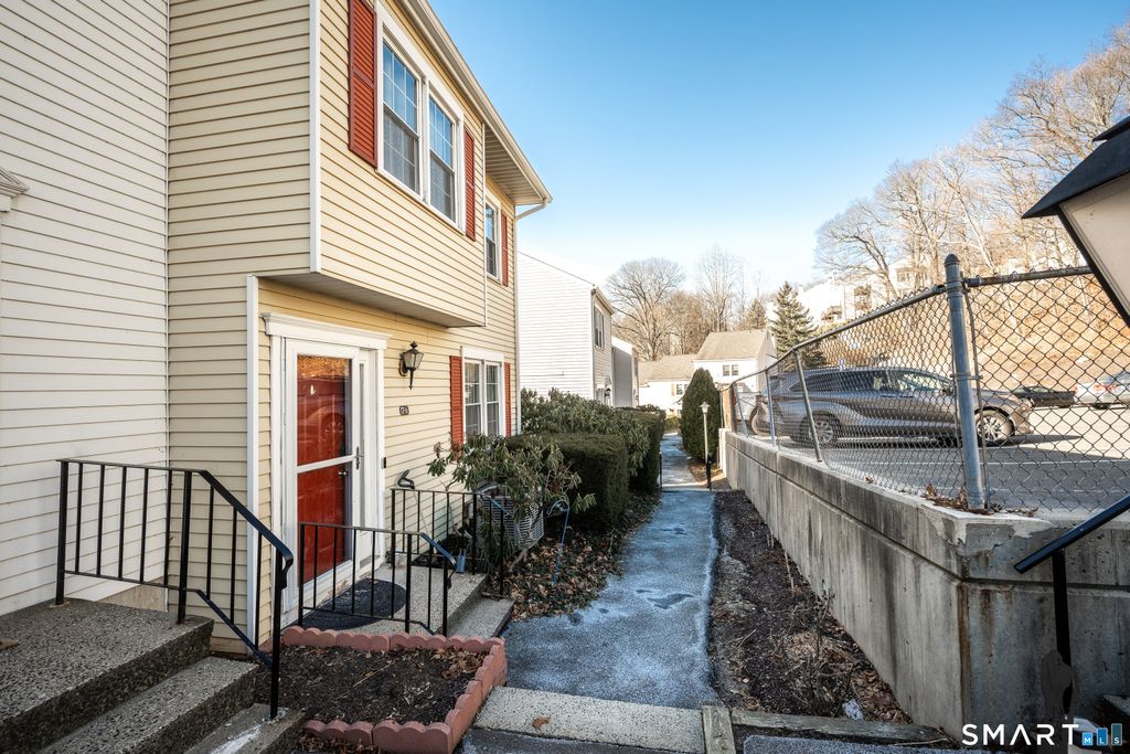 Photo of 55 Mill Plain Road #17-6, Danbury, CT 06811 (MLS # 24150108)