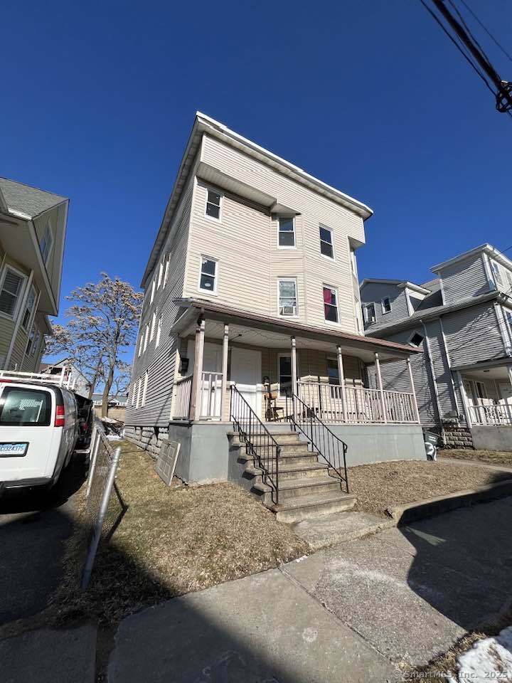 Taft Avenue, Bridgeport, Connecticut - 2 Bedrooms  
1 Bathrooms  
4 Rooms - 