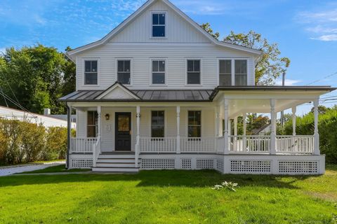 Photo of 134 Rowayton Avenue, Norwalk, CT 06853 (MLS # 24132512)