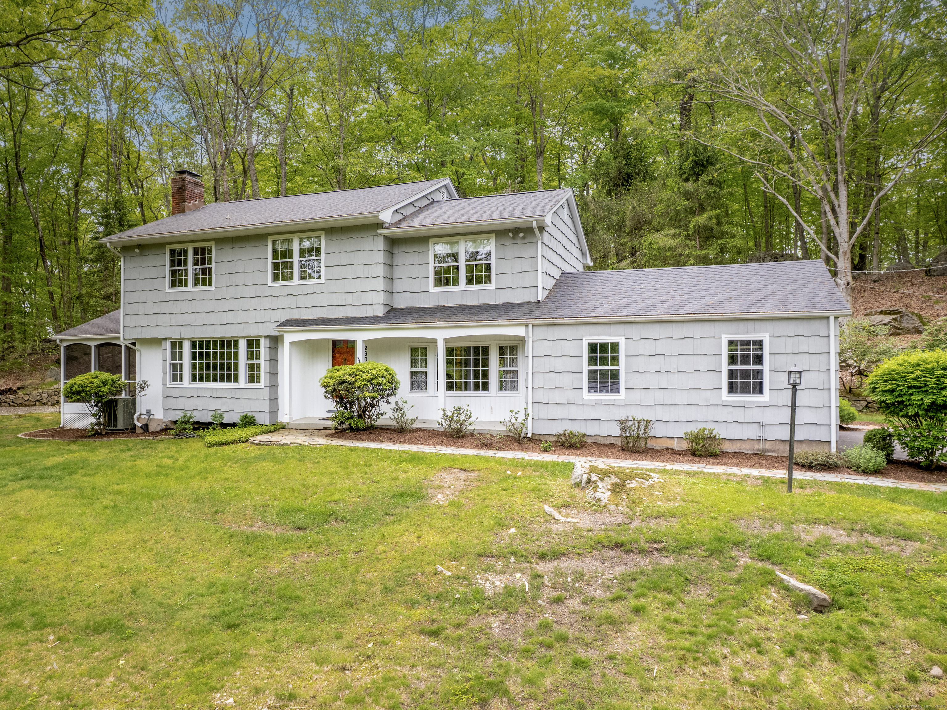 Rivergate Drive, Wilton, Connecticut - 4 Bedrooms  
3 Bathrooms  
8 Rooms - 