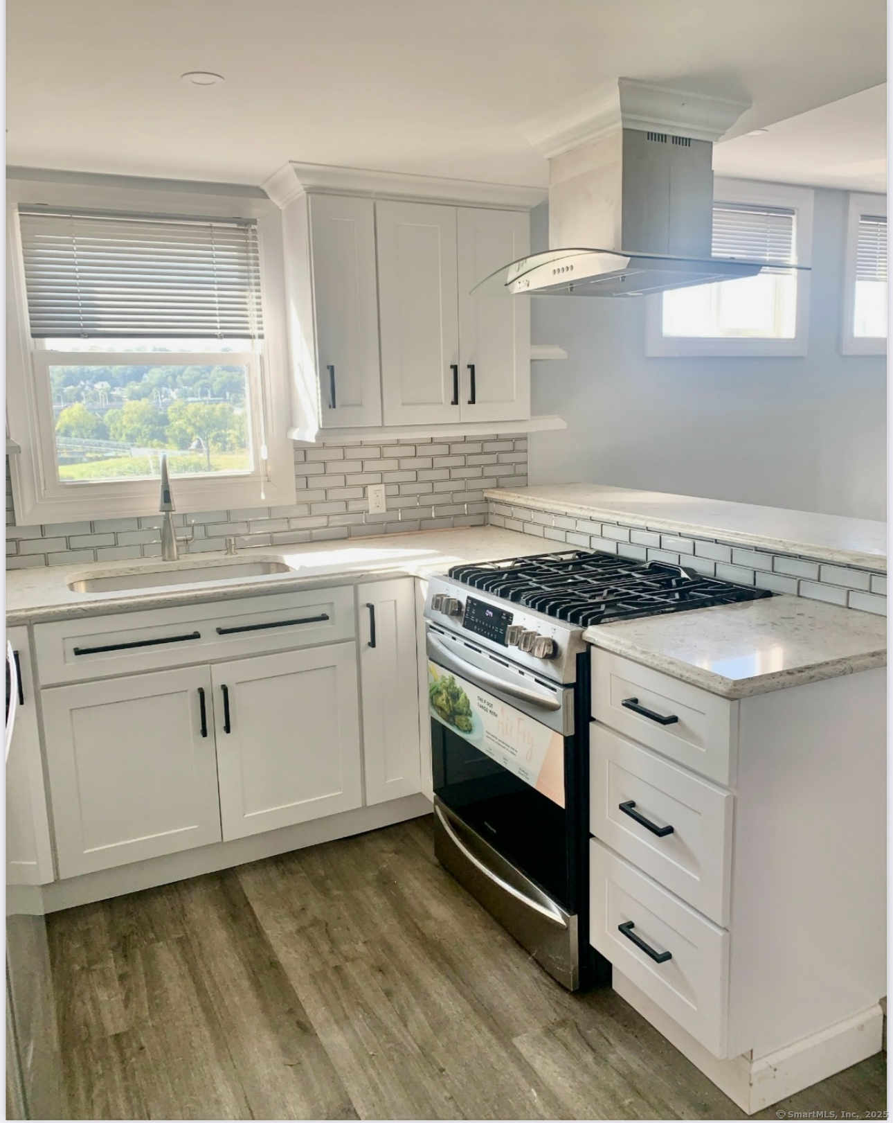 Derby, Connecticut 06418, United States, 3 Bedrooms Bedrooms, ,2 BathroomsBathrooms,Residential,Active,230859