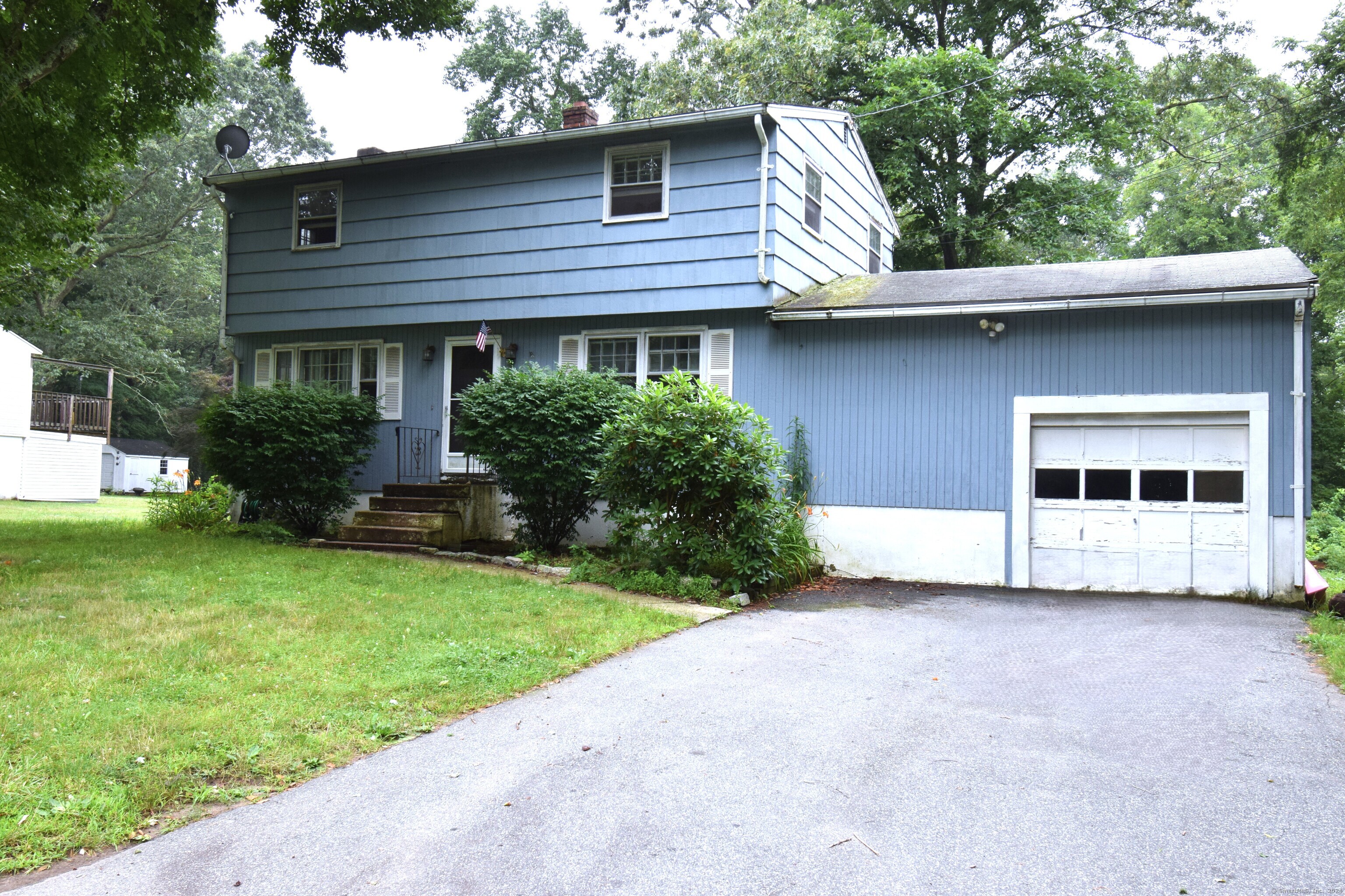 Property for Sale at 11 Willow Lane, Clinton, Connecticut - Bedrooms: 3 
Bathrooms: 2 
Rooms: 7  - $325,000