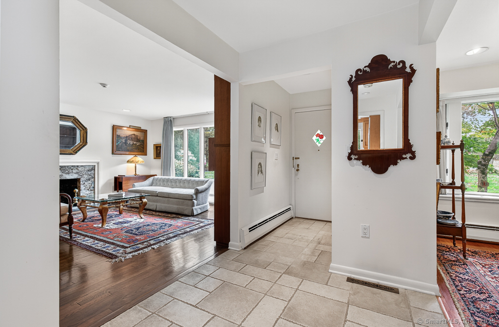 10 Brookside Drive