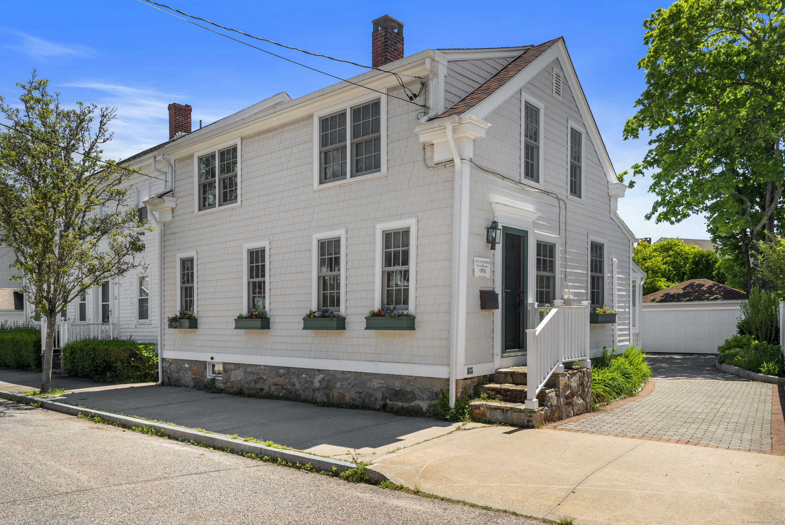 Elm Street, Stonington, Connecticut - 3 Bedrooms  
3 Bathrooms  
7 Rooms - 