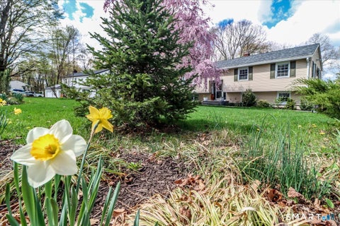 Homes For Sale - 5 Hearthstone Drive<br/> Bethel, CT 06801