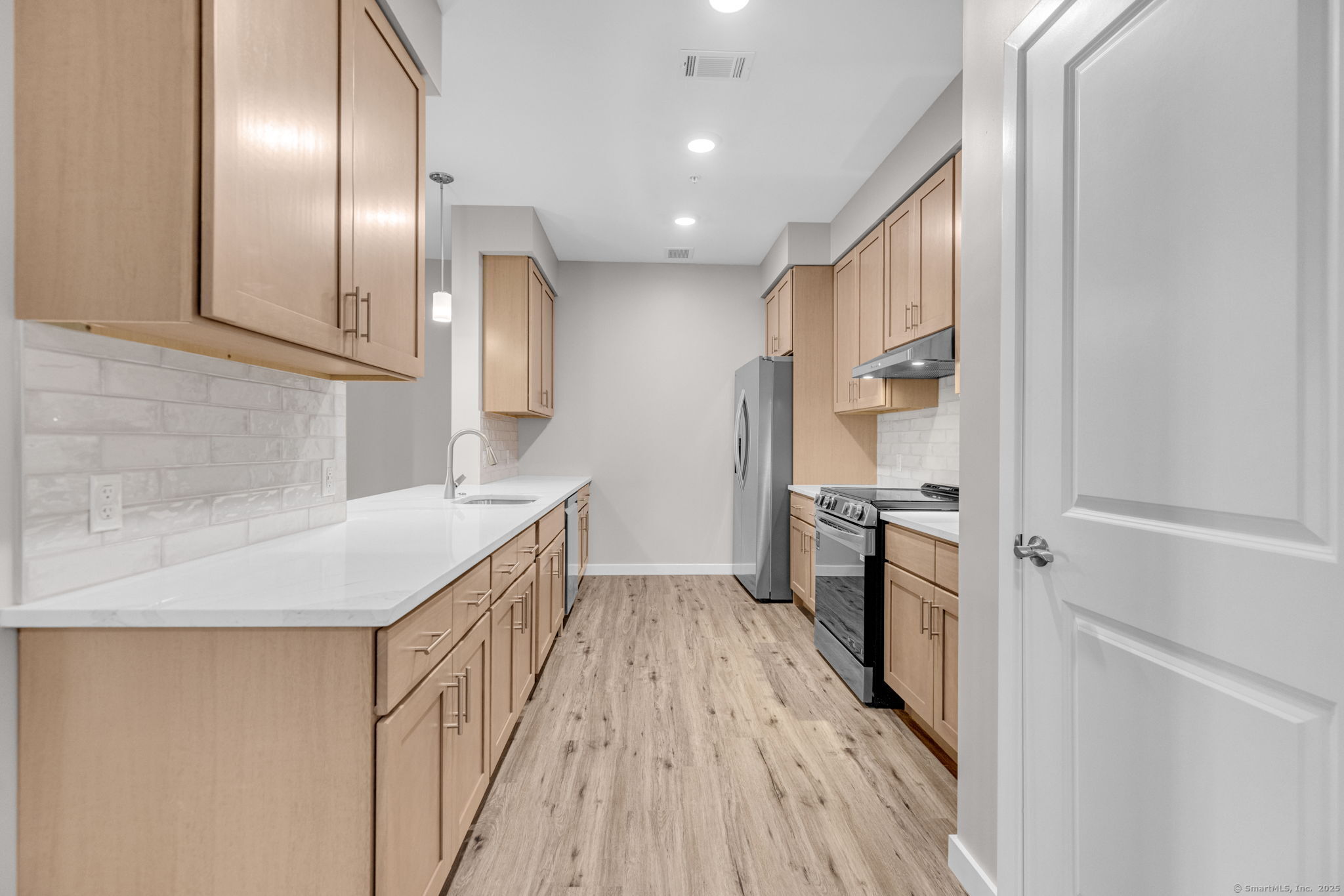 Berlin, Connecticut 06037, United States, 2 Bedrooms Bedrooms, ,2 BathroomsBathrooms,Residential,Active,236381