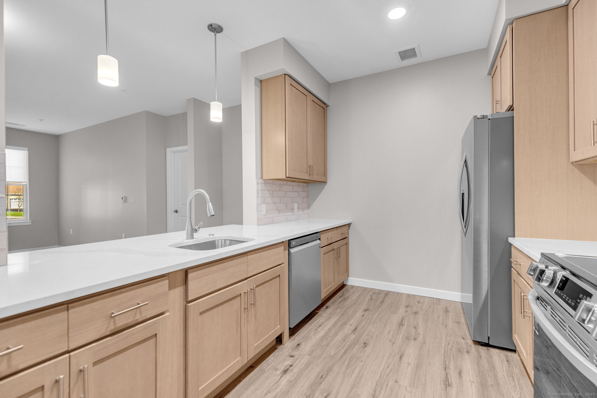 Berlin, Connecticut 06037, United States, 2 Bedrooms Bedrooms, ,2 BathroomsBathrooms,Residential,Active,236381