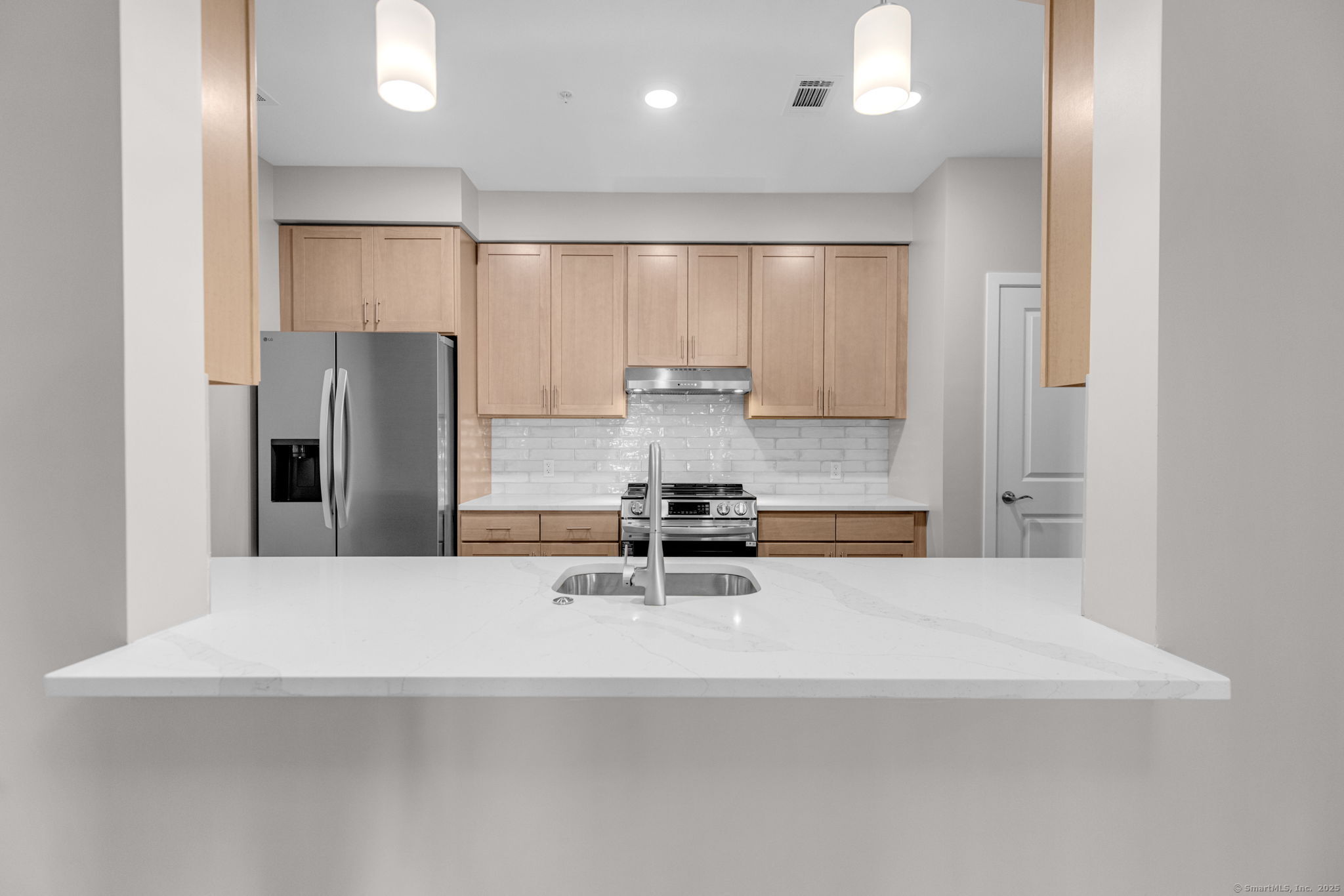 Berlin, Connecticut 06037, United States, 2 Bedrooms Bedrooms, ,2 BathroomsBathrooms,Residential,Active,236381