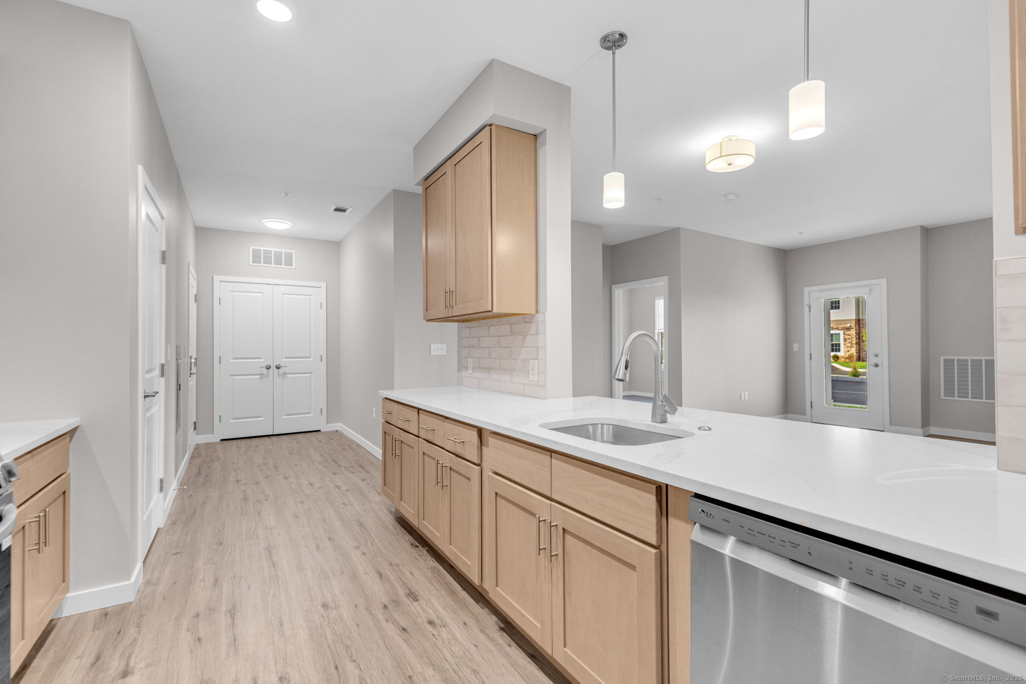 Berlin, Connecticut 06037, United States, 2 Bedrooms Bedrooms, ,2 BathroomsBathrooms,Residential,Active,236381