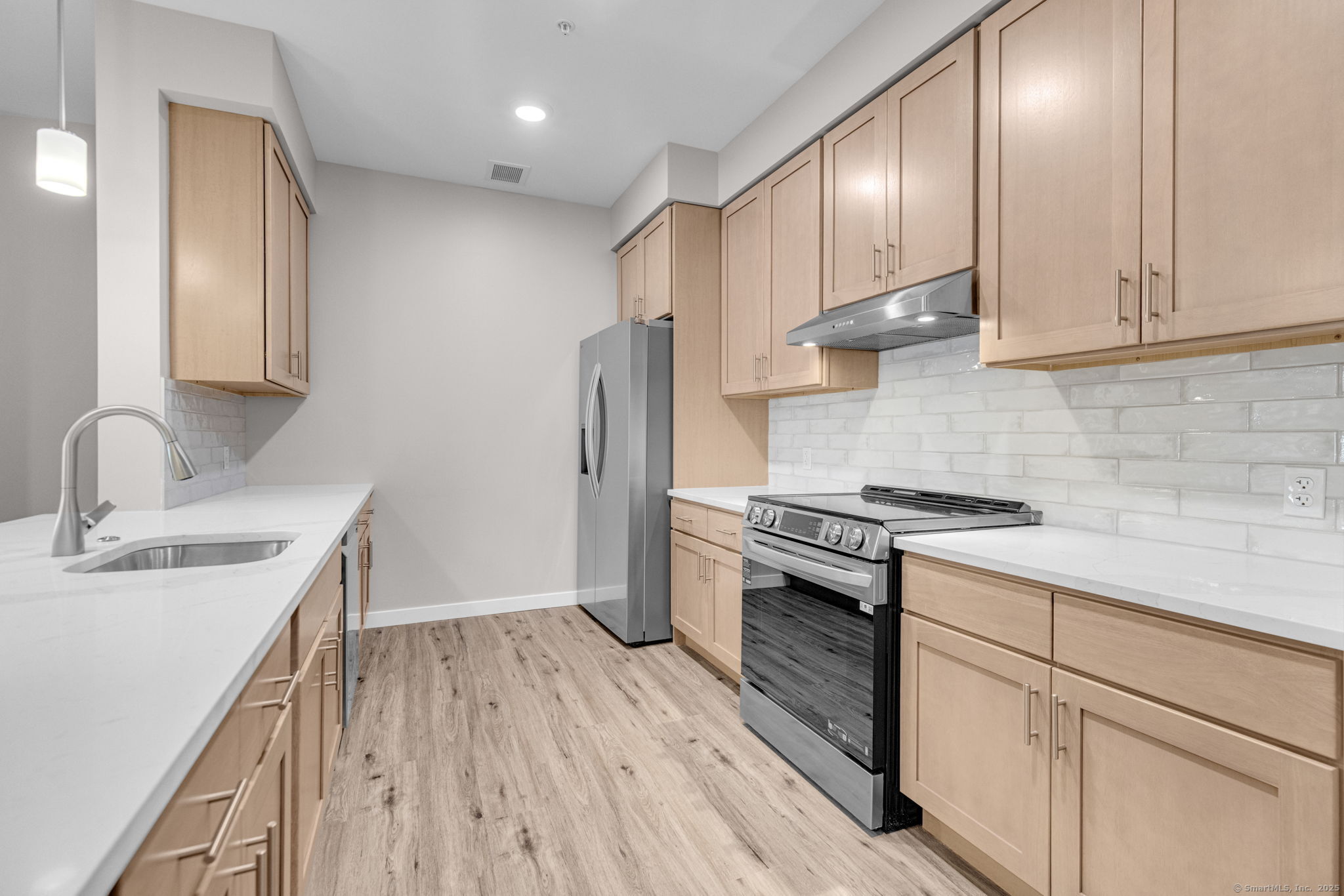 Berlin, Connecticut 06037, United States, 2 Bedrooms Bedrooms, ,2 BathroomsBathrooms,Residential,Active,236381