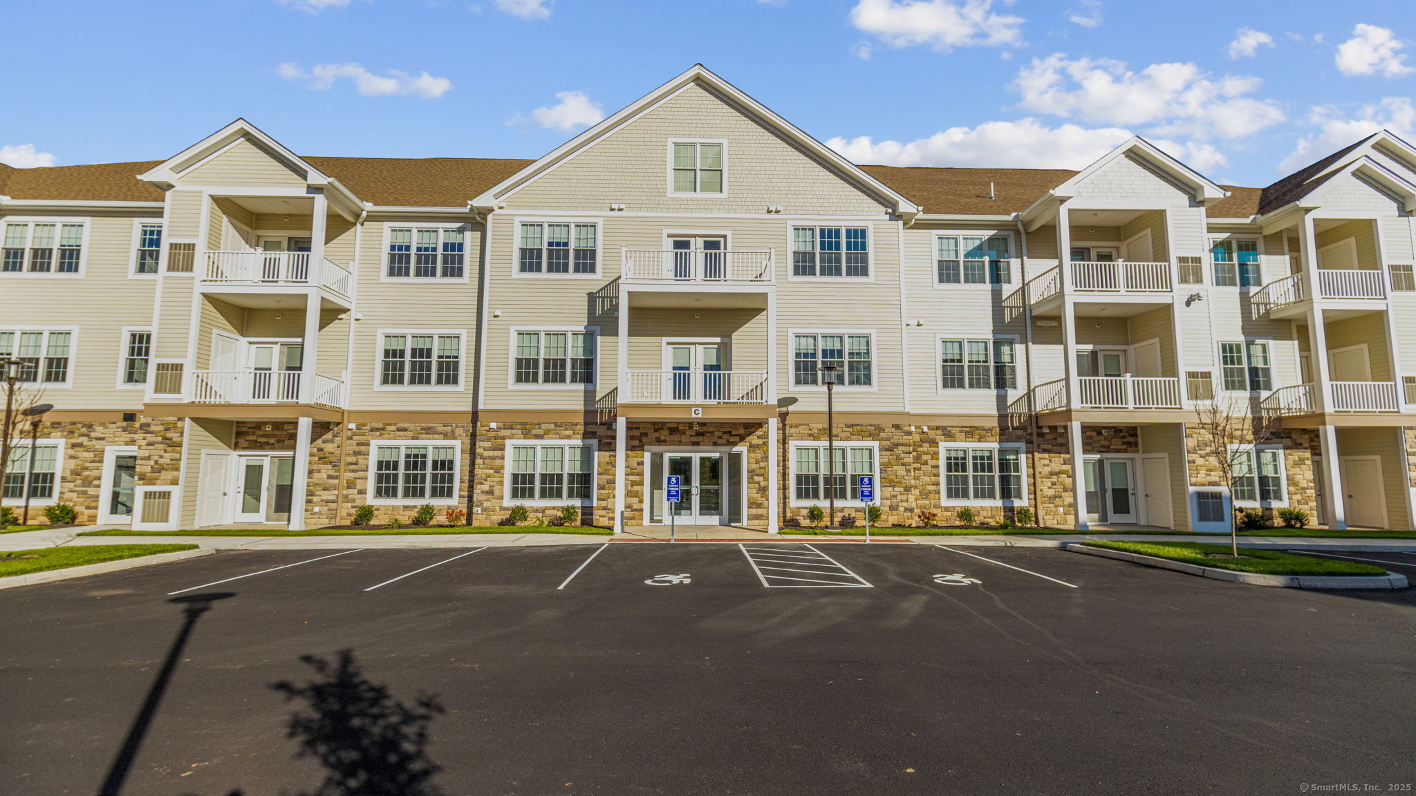 Berlin, Connecticut 06037, United States, 2 Bedrooms Bedrooms, ,2 BathroomsBathrooms,Residential,Active,236381