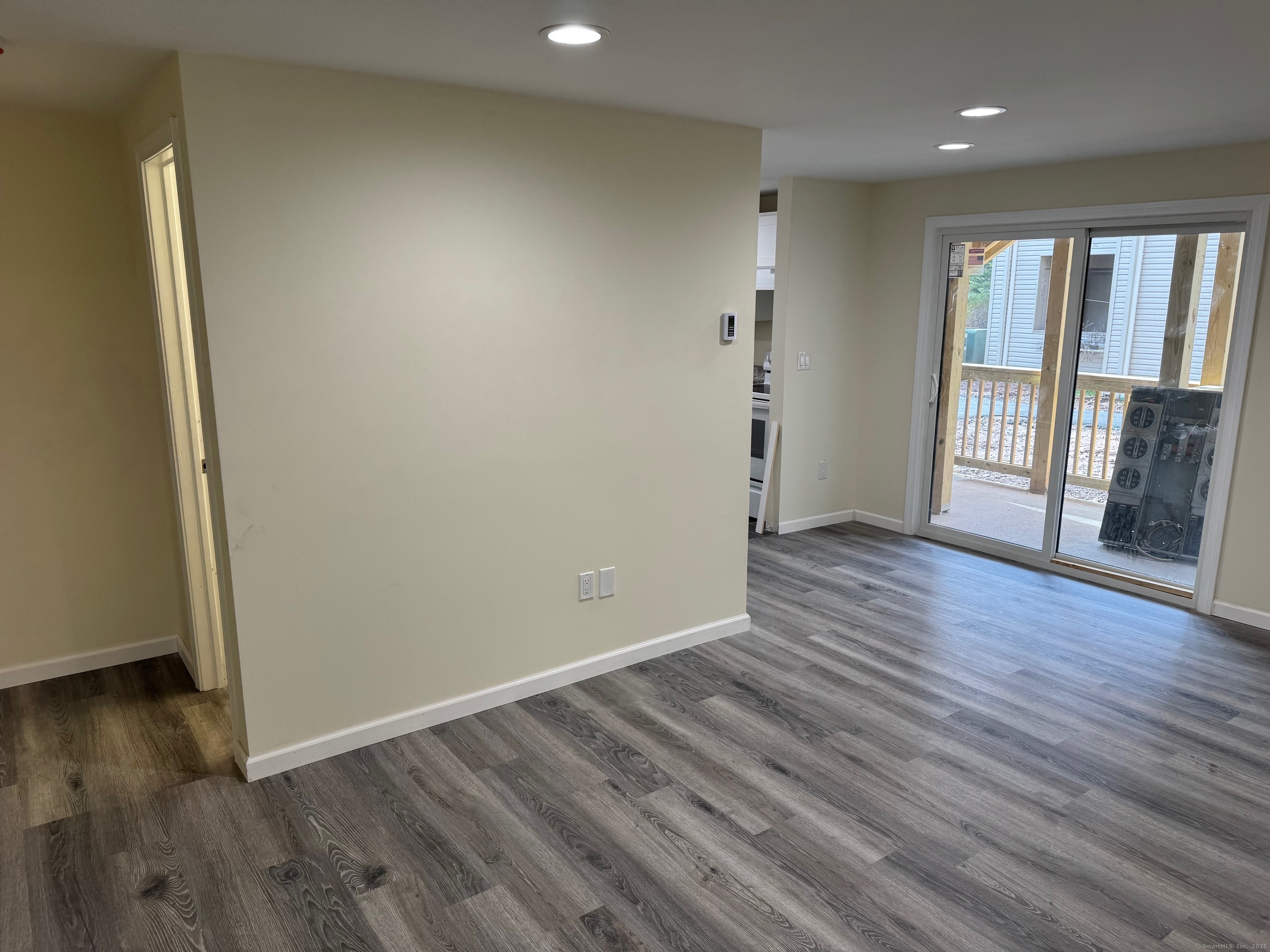 Rental Property at Burgundy Hill Lane 116, Middletown, Connecticut - Bedrooms: 1 
Bathrooms: 1 
Rooms: 3  - $1,450 MO.
