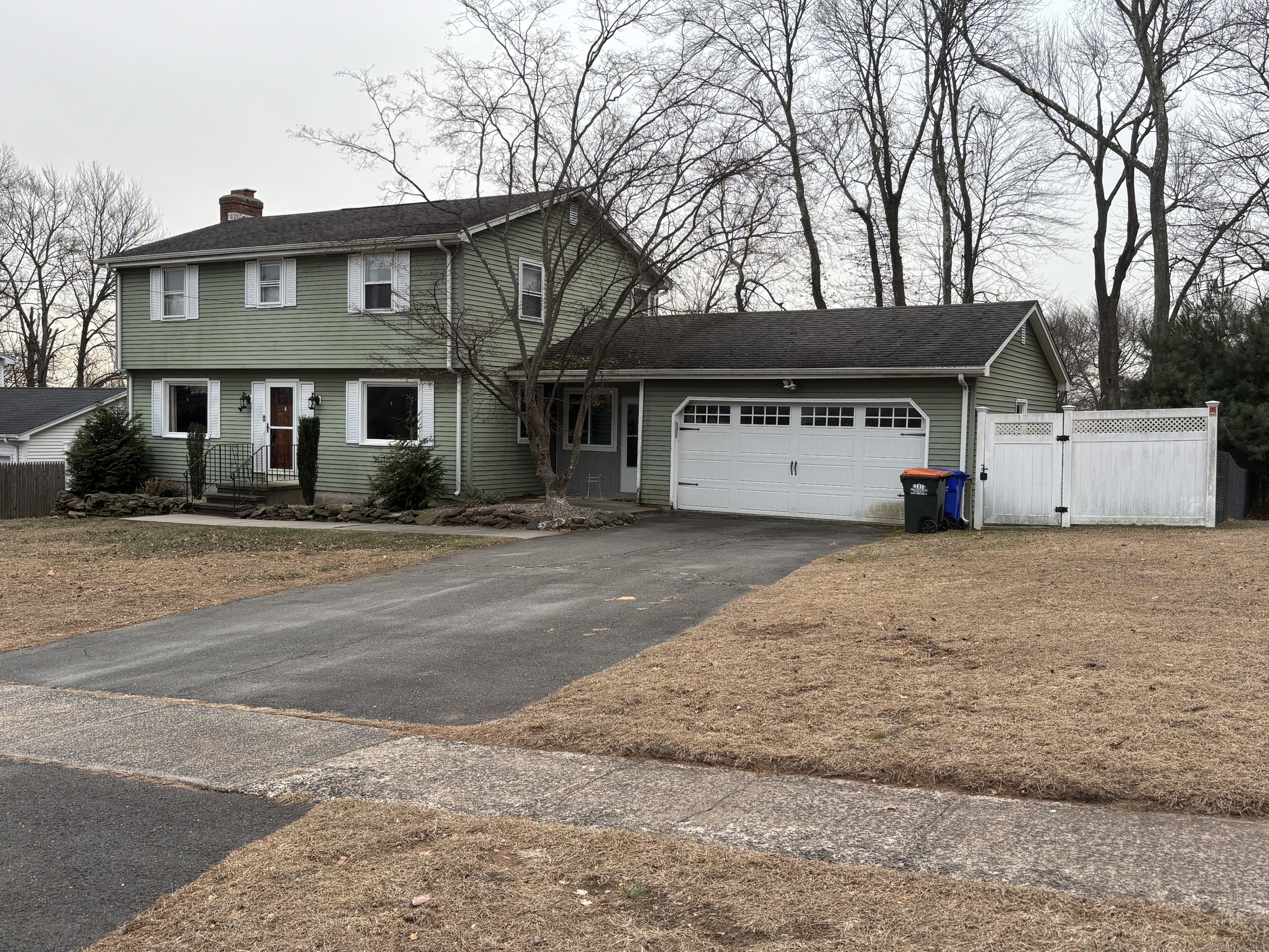 Meander Lane, Southington, Connecticut - 4 Bedrooms  
2 Bathrooms  
7 Rooms - 