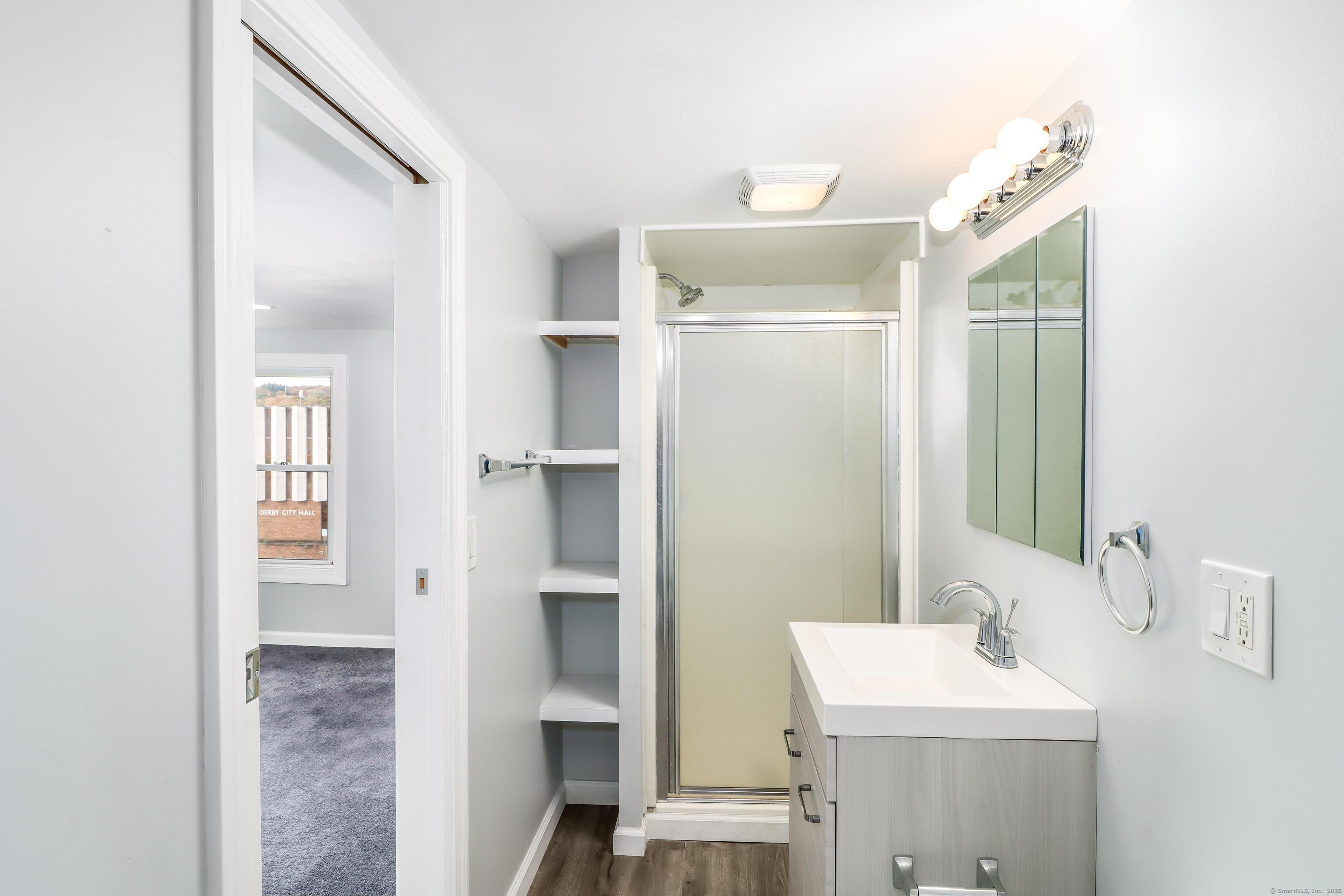 Derby, Connecticut 06418, United States, 3 Bedrooms Bedrooms, ,2 BathroomsBathrooms,Residential,Active,235482