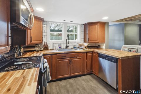 Tiny photo for 3 woodstock Avenue W, Putnam, CT 06260 (MLS # 24149462)