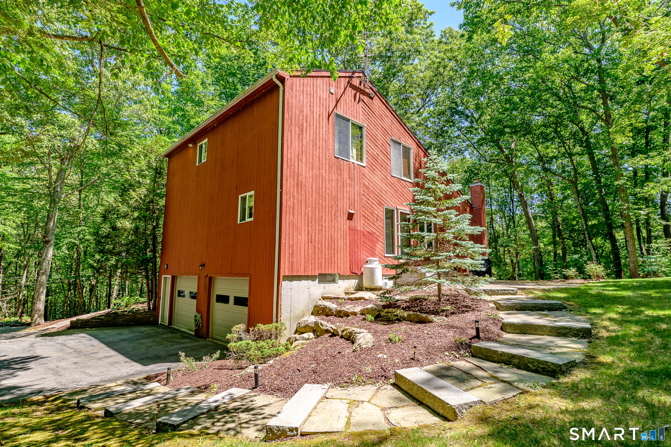 81 White Plains Road