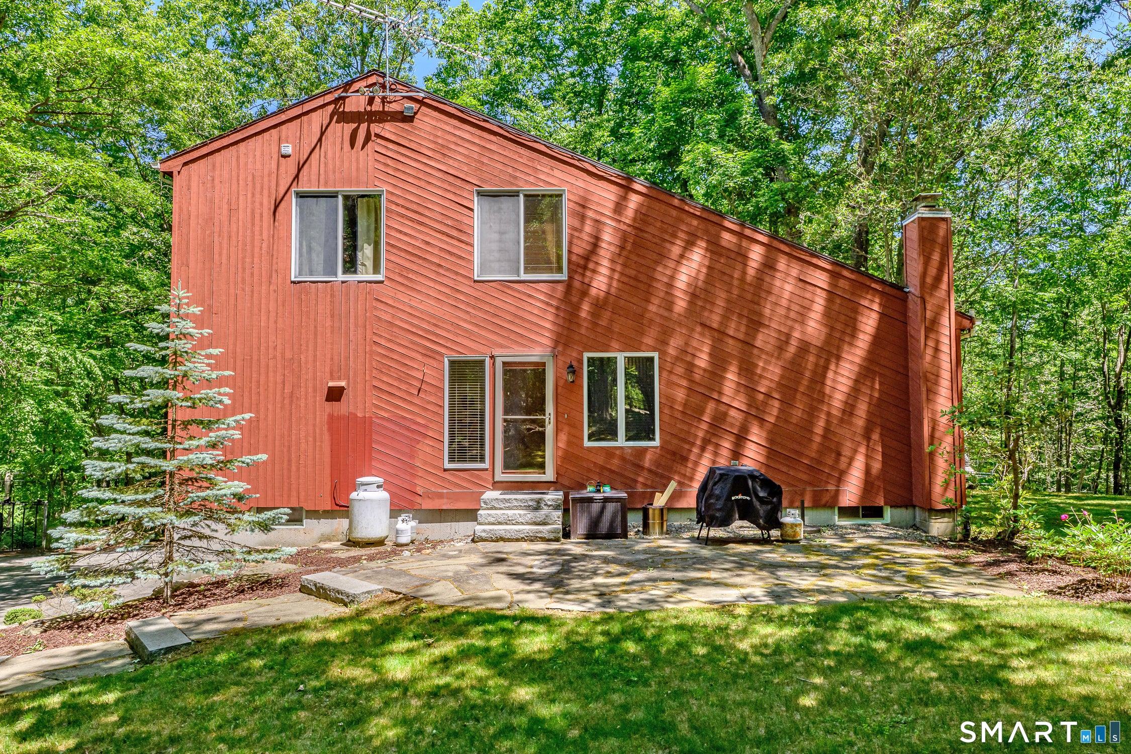81 White Plains Road