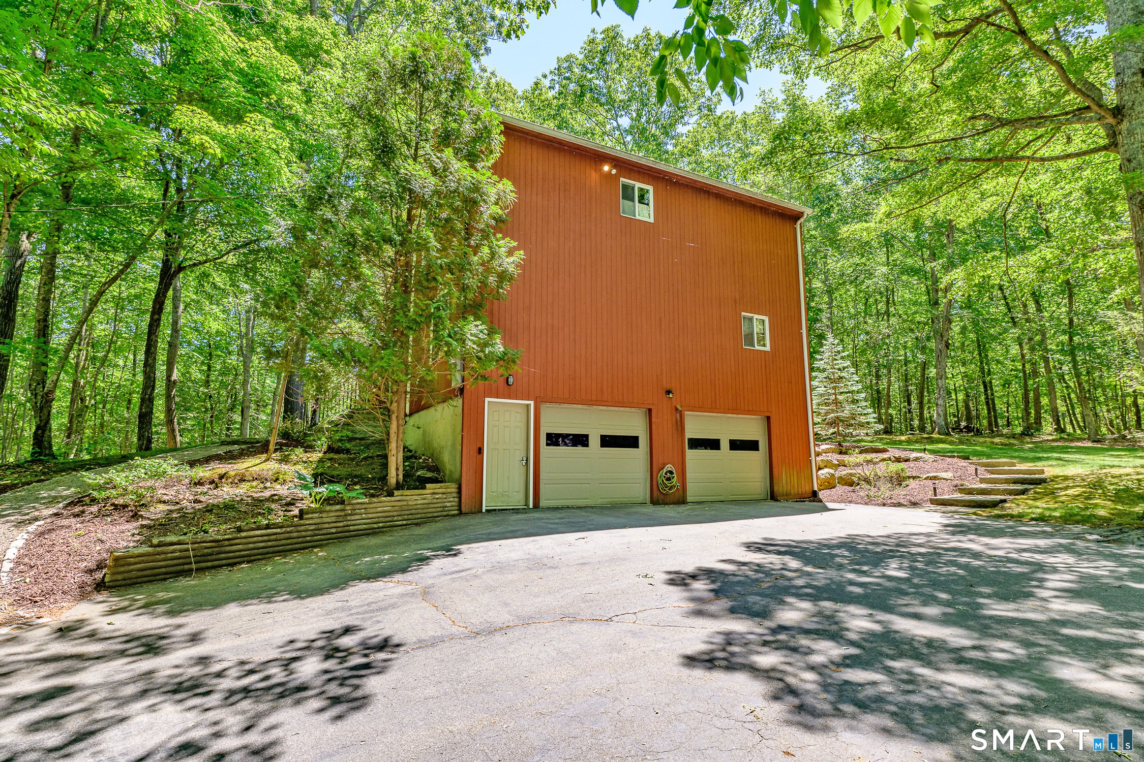 81 White Plains Road